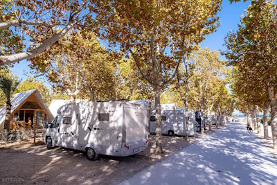 Càmping amb autocaravanes i caravanes